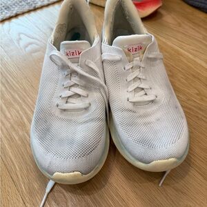 Kizik Men's White Athletic Shoes (Used)